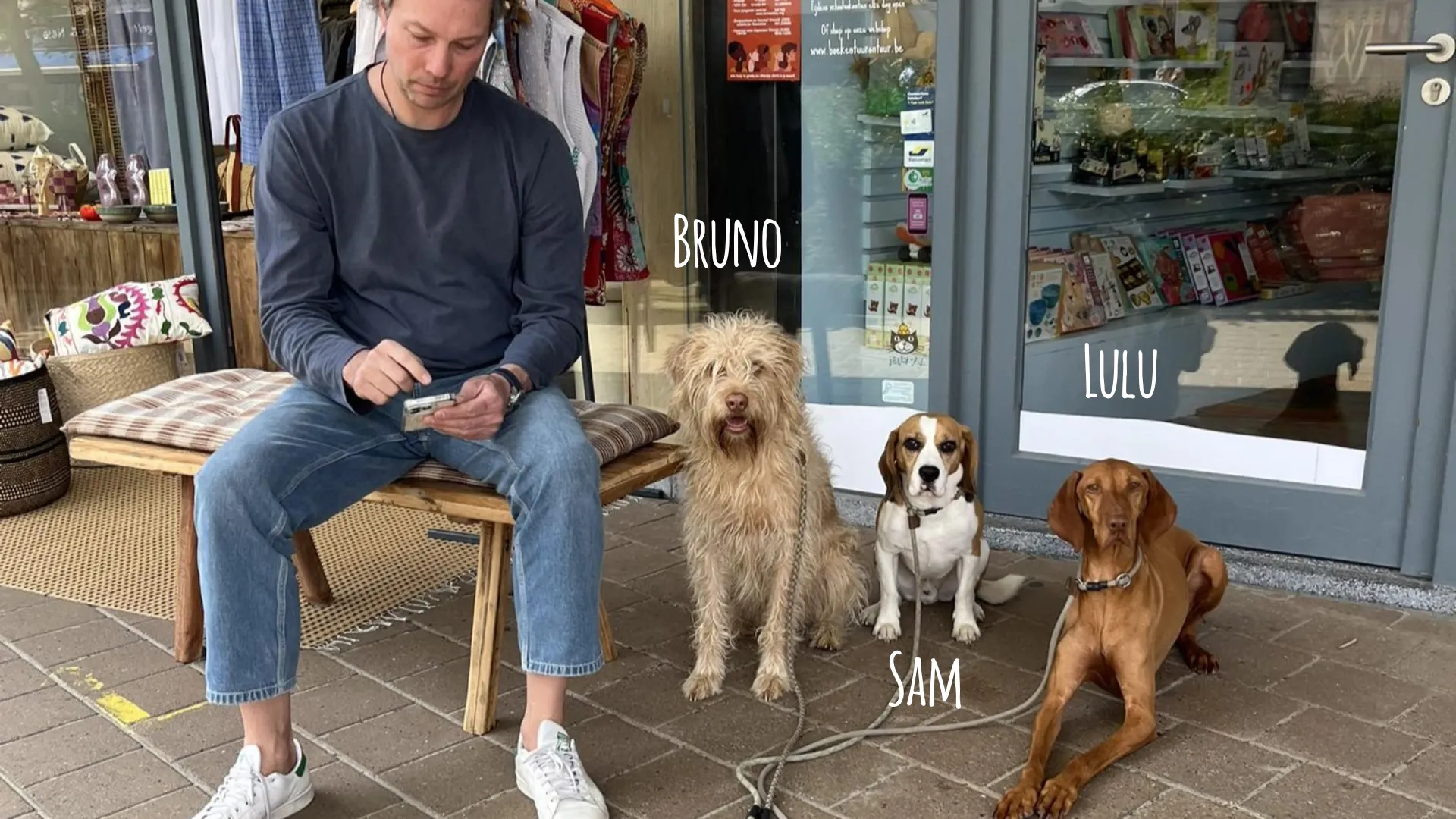 Bruno, Sam en Lulu — de viervoeters achter de hondenpsychologie van Guillaume Dervaux